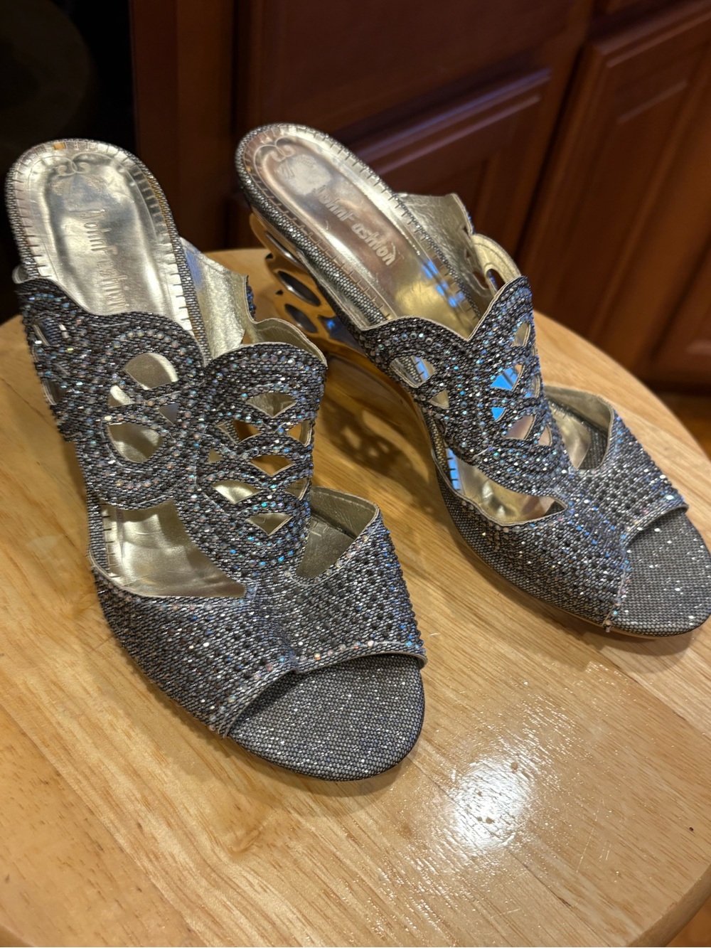 John Fashion Sparkling Silver Rhinestone Women’s Dress heels size 6